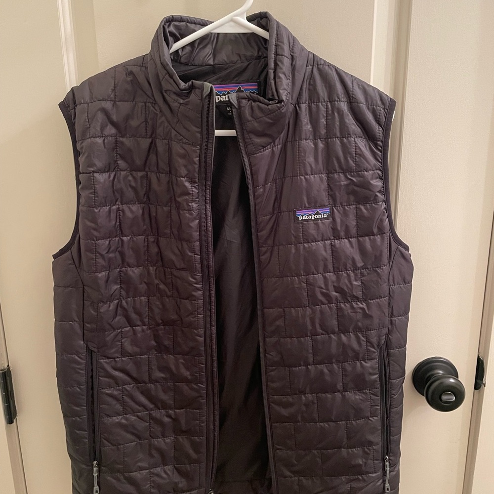 Patagonia Men's Black Quilted Vest Small